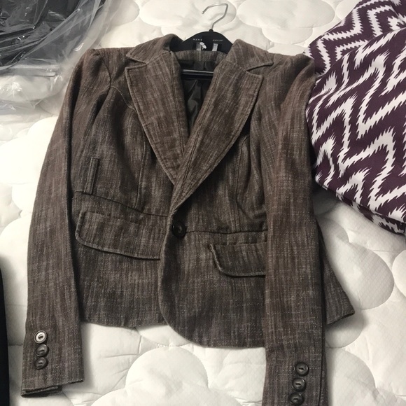 Brown suit - Picture 2 of 3